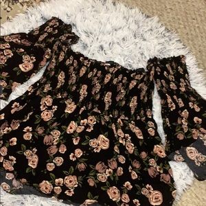 Flowery flowy top